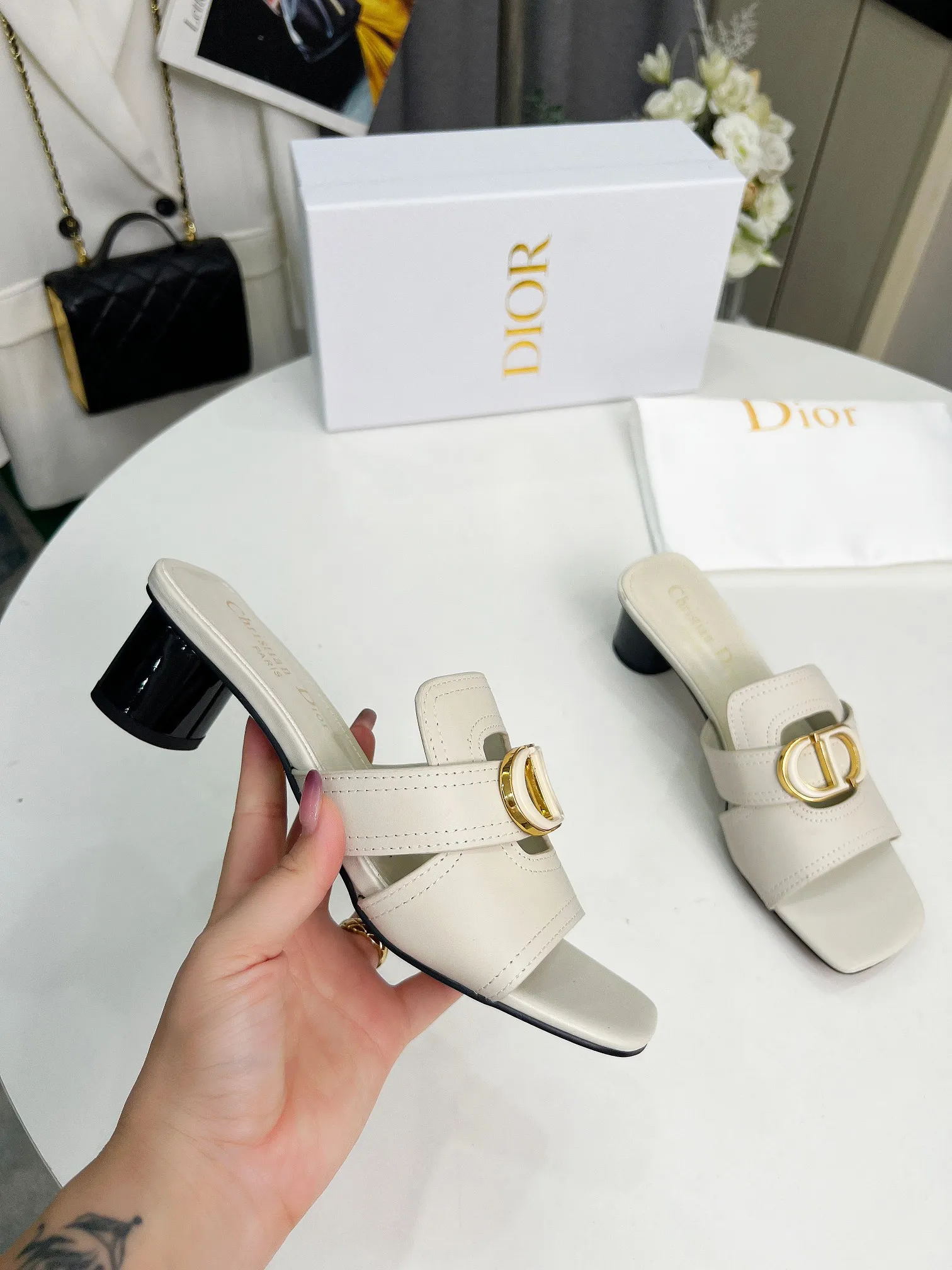 👟👟Ex-factory price 380👟👟 Genuine leather bottom +30 Dior spring and summer new style, cowhide surface, sheepskin lining + double-layer buckle, heel height 4.5cm, size 35-42